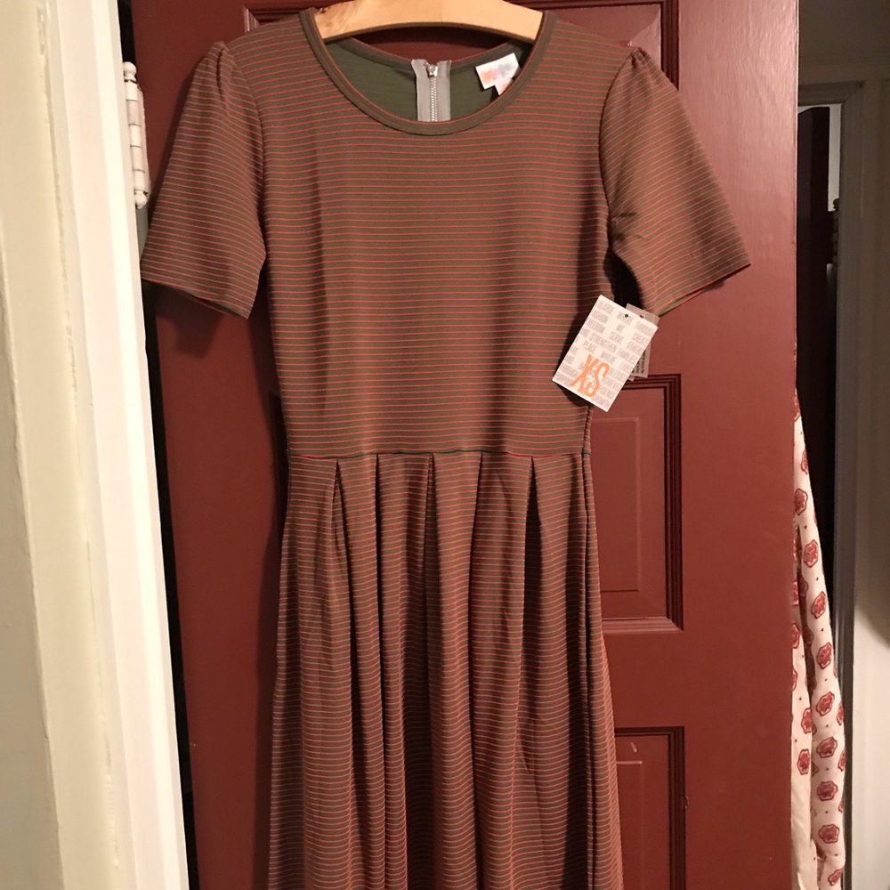 LuLaRoe Amelia - Brand new with tags